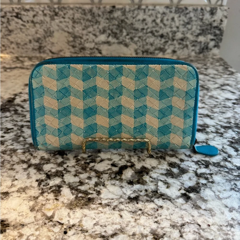 PRICED2SELL🔥Bottega Veneta Intrecciato Turquoise and Beige Leather Wallet*RARE*
